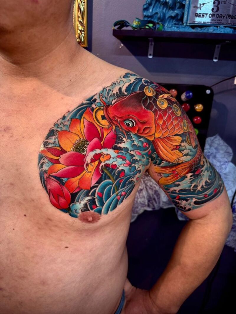 Mẫu hình xăm đẹp của cá chép và hoa sen mang nét đẹp vô cùng độc đáo