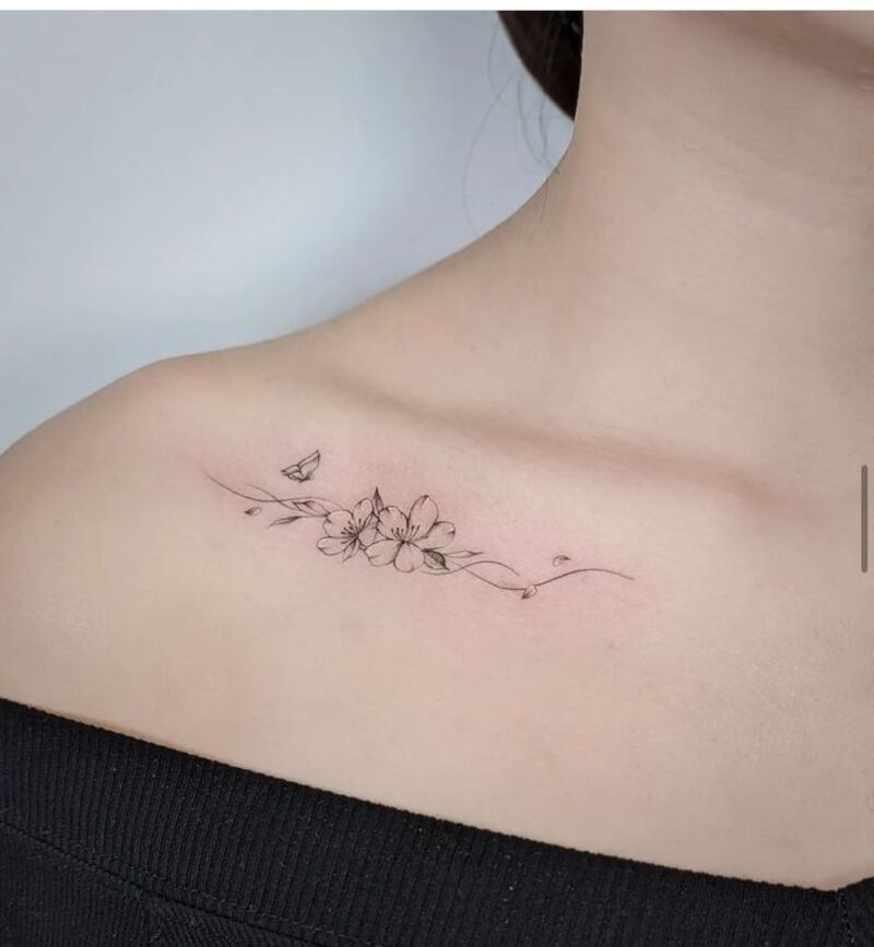 Sử dụng họa tiết nhỏ để làm hình xăm trên vai của bạn nữ vô cùng cuốn hút