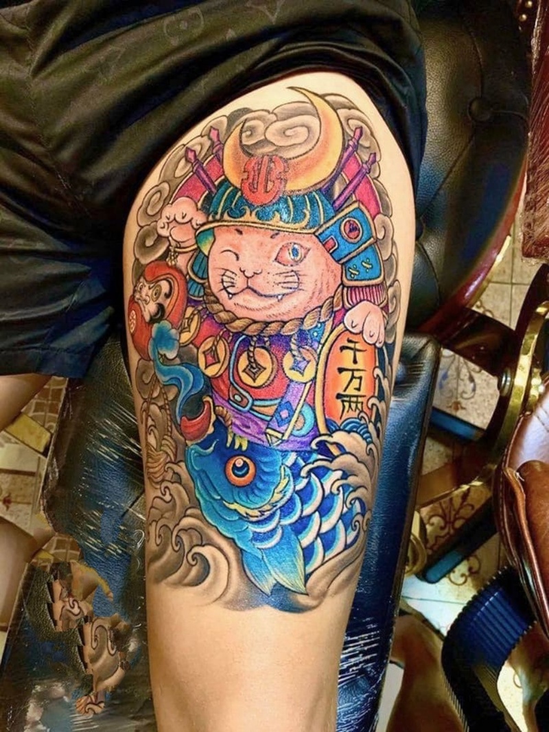 Hình Xăm Mèo Thần Tài Ôm Cá Chép