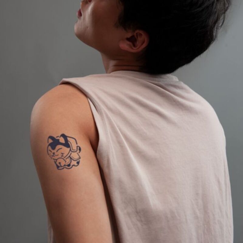 Hình xăm mini ở bắp tay cho nam
