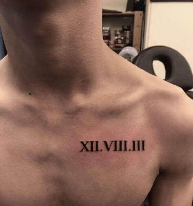 Hình xăm mini ở ngực cho nam