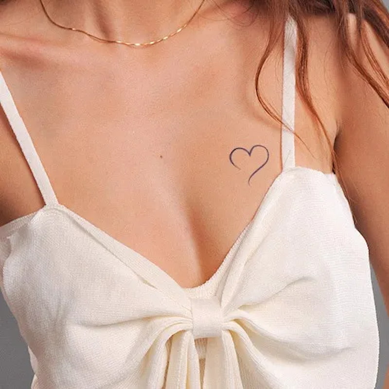 Hình xăm ngực Nữ hình trái tim uyển chuyển