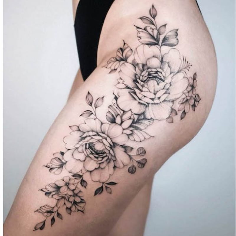 Hình xăm ở đùi hoa hồng Nữ quyến rũ, cháy bỏng