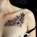 Hình xăm ở ngực cho Nữ hình Hoa đào