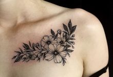 Hình xăm ở ngực cho Nữ hình Hoa đào