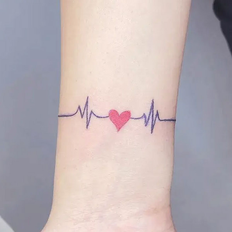 Hình xăm vòng tay dreamcatcher mang vẻ đẹp huyền bí và dịu dàngHình xăm vòng tay nhịp tim biểu tượng cho tình yêu và sự sống
